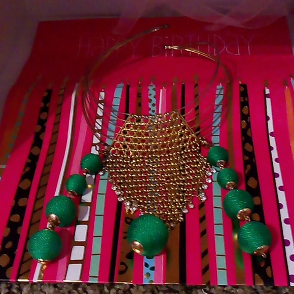 Green is the color of bliss - Picture 1 of 4